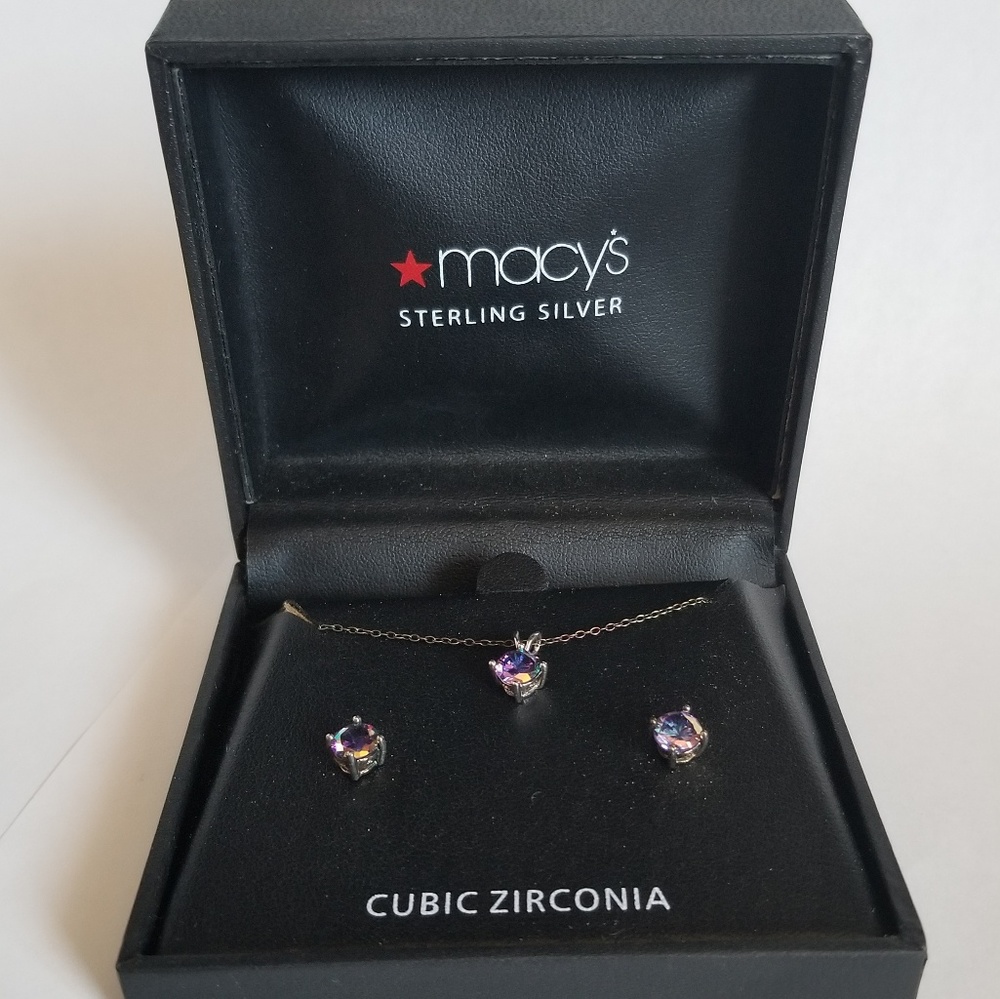 Beautiful necklace and earrings set